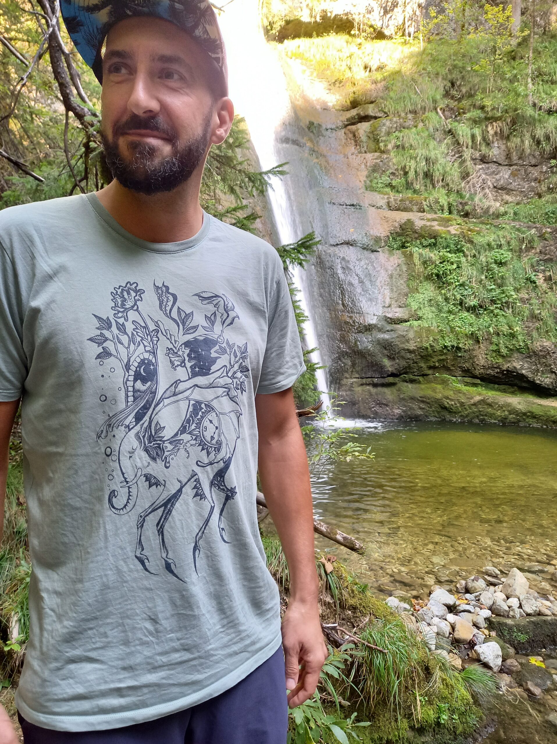 RabbitHole Shirt "The Wanderer" von Regina Fröhlich Illustration